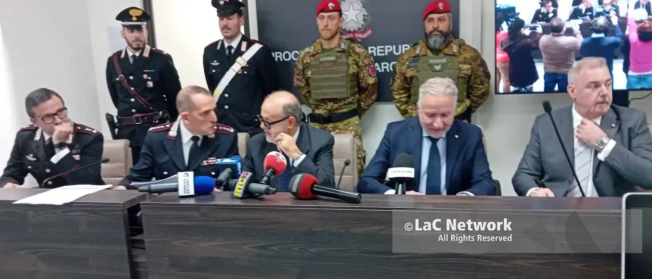 «Dal carcere gestivano estorsioni e narcotraffico»: i dettagli dell’operazione Libeccio che ha portato a 19 arresti\n