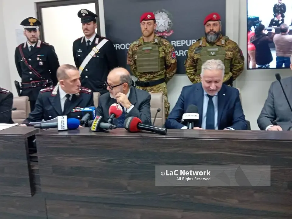 «Dal carcere gestivano estorsioni e narcotraffico»: i dettagli dell’operazione Libeccio che ha portato a 19 arresti