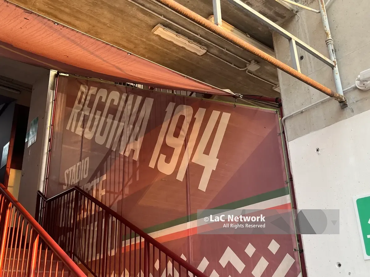 Reggina, la penalizzazione dell’Igea cambia la corsa al vertice: sfida decisiva a Barcellona\n
