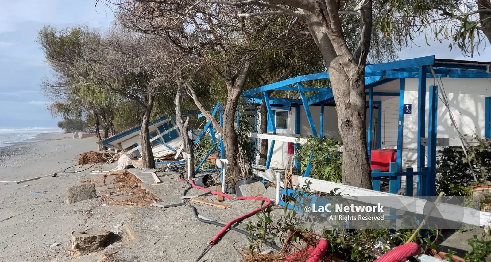 Balneari, la Calabria tenta la proroga delle concessioni per salvare la stagione estiva dopo i danni del maltempo\n