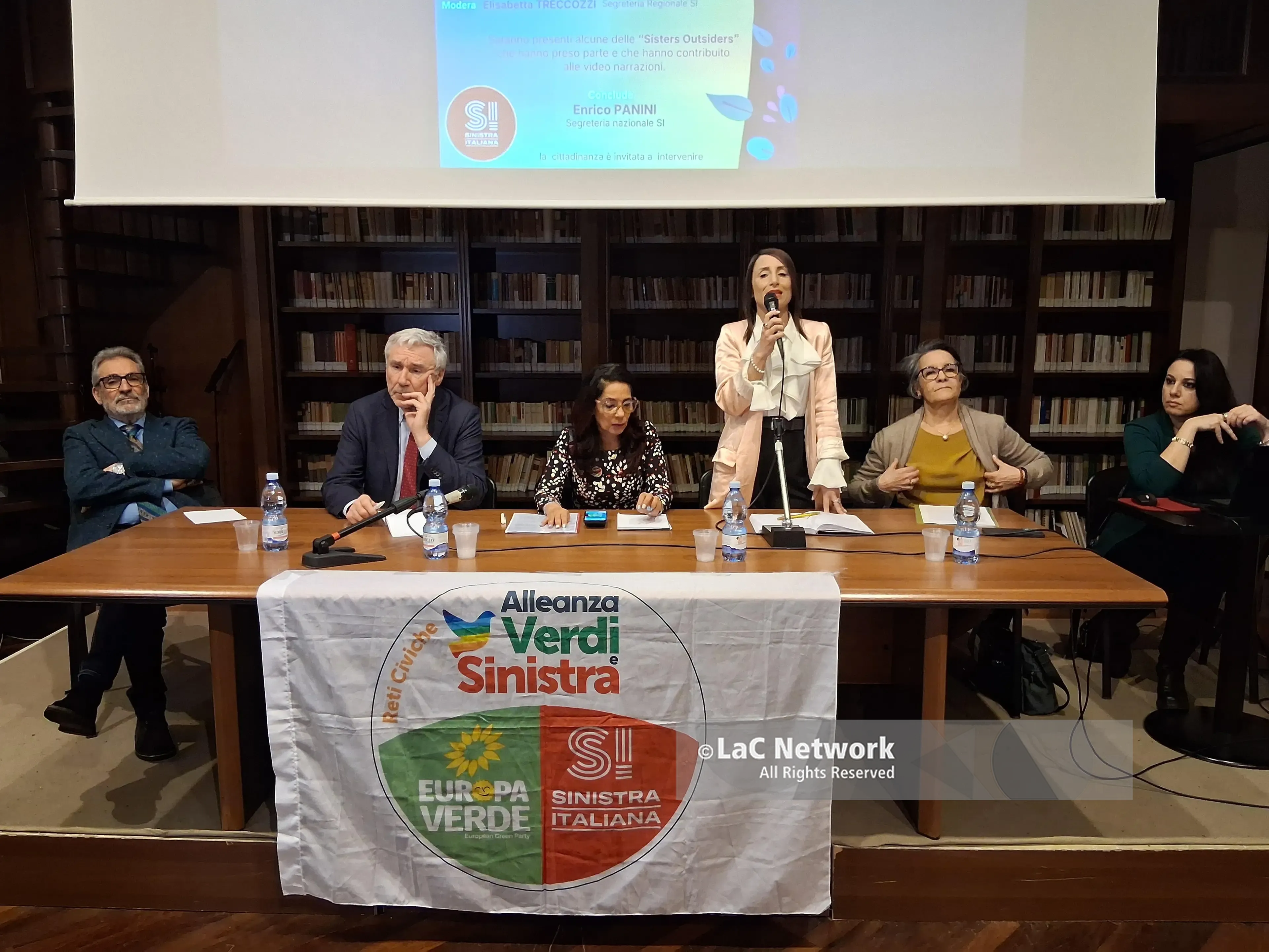 Lo sguardo delle donne per risvegliare la Calabria: da Catanzaro parte la sfida di Sinistra Italiana\n