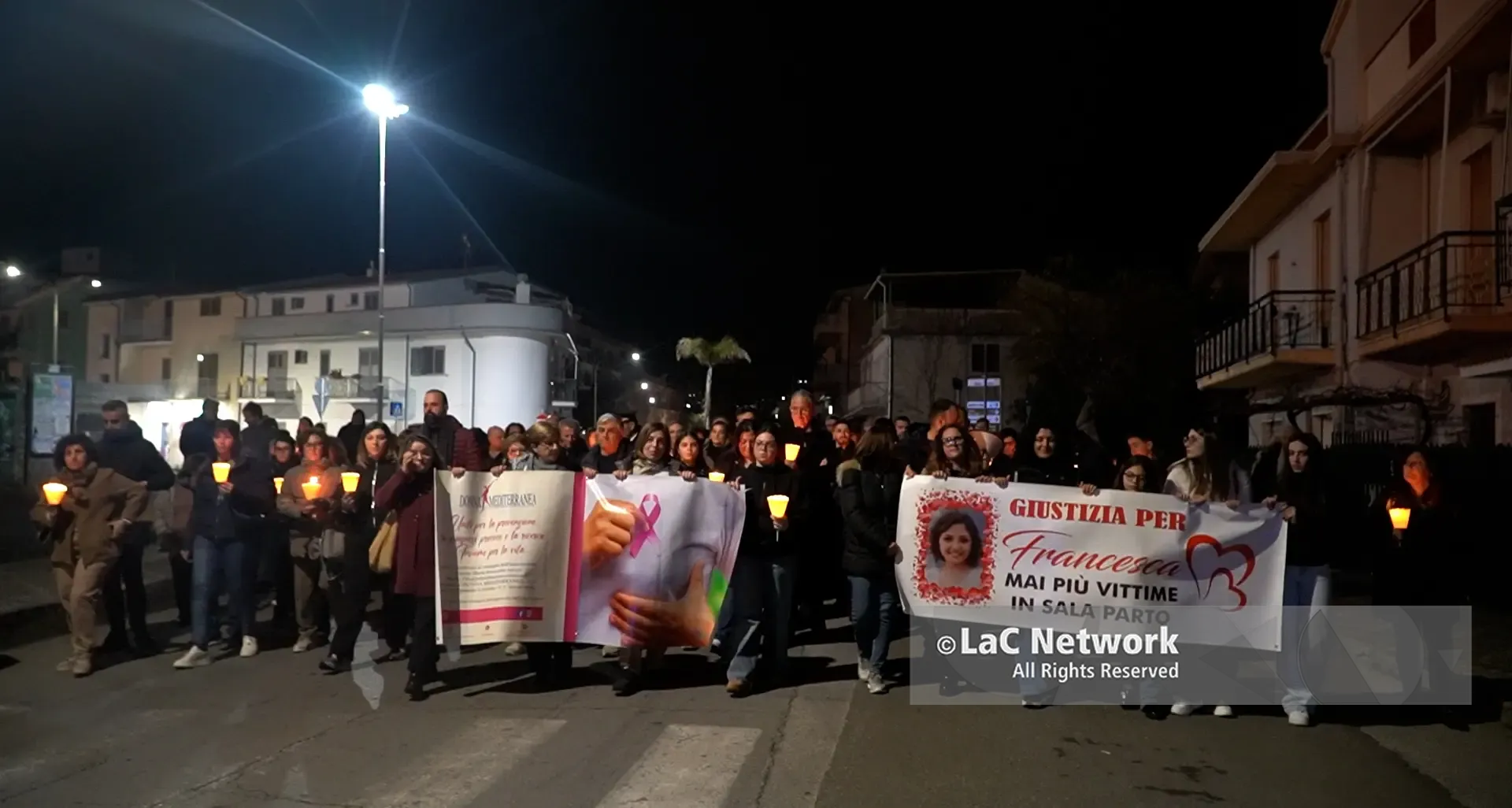 Una fiaccolata per\u00A0Francesca Nepita, la comunità di Scalea sfila in corteo