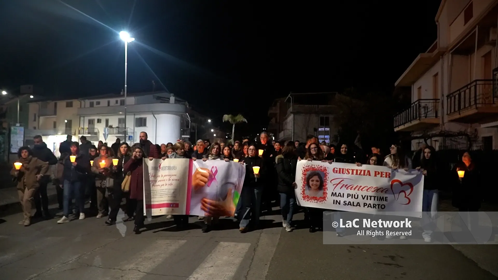 Una fiaccolata per\u00A0Francesca Nepita, la comunità di Scalea sfila in corteo