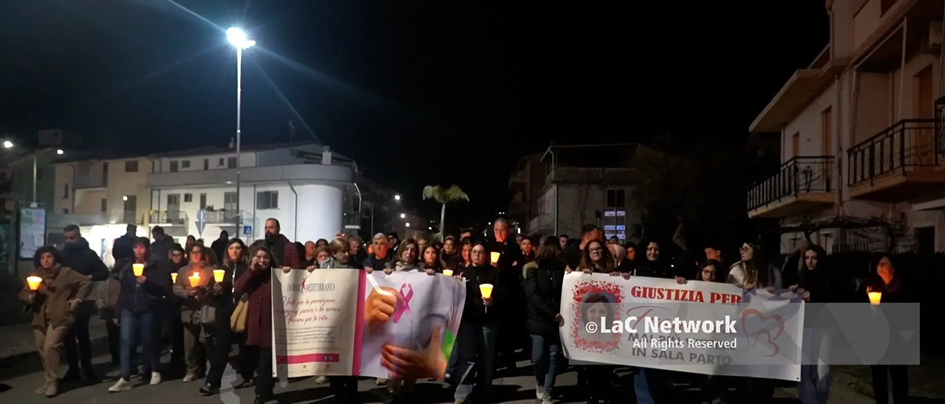 Una fiaccolata per\u00A0Francesca Nepita, la comunità di Scalea sfila in corteo