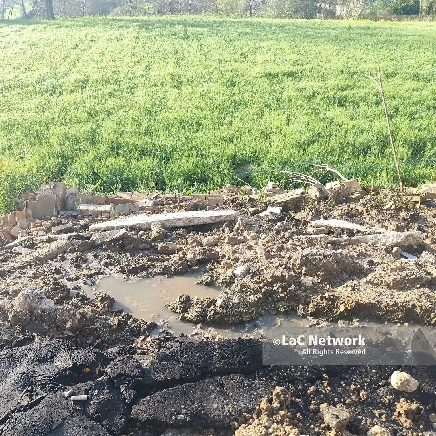 Crollo in via Coltura a Mileto, dal mese di gennaio la rete fognaria continua a scaricare a cielo aperto\u00A0\n