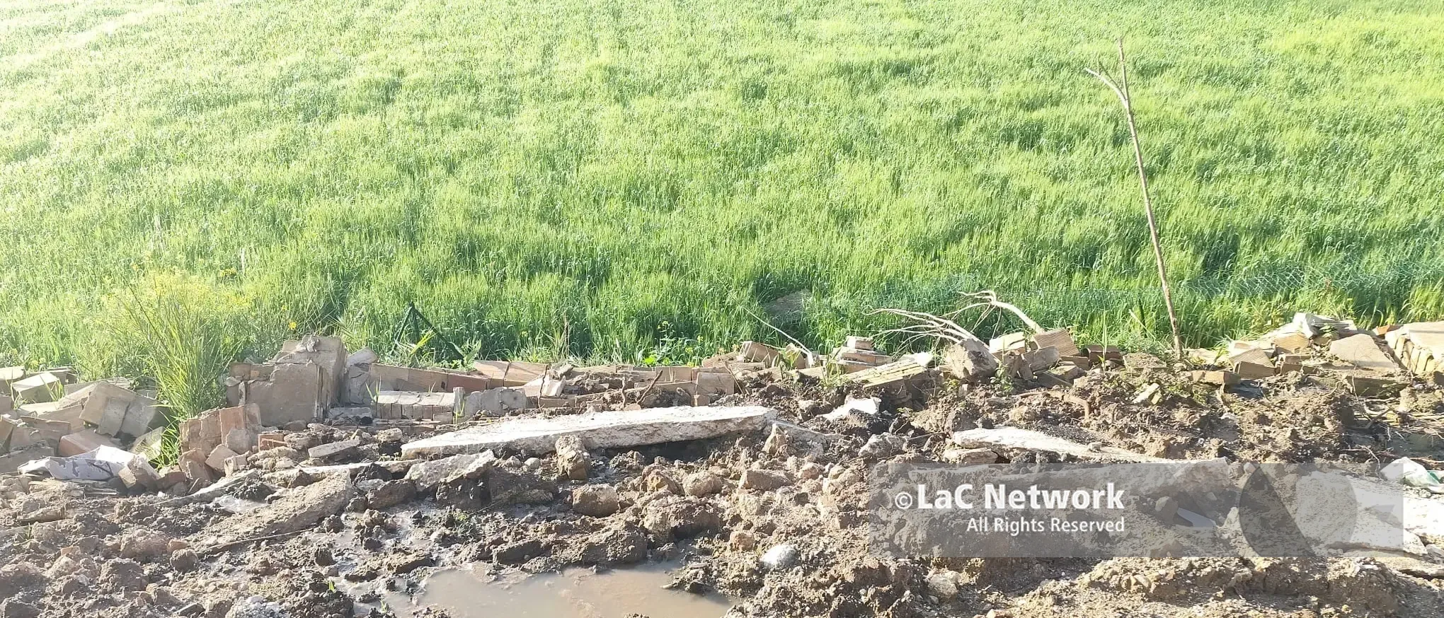 Crollo in via Coltura a Mileto, dal mese di gennaio la rete fognaria continua a scaricare a cielo aperto\u00A0\n