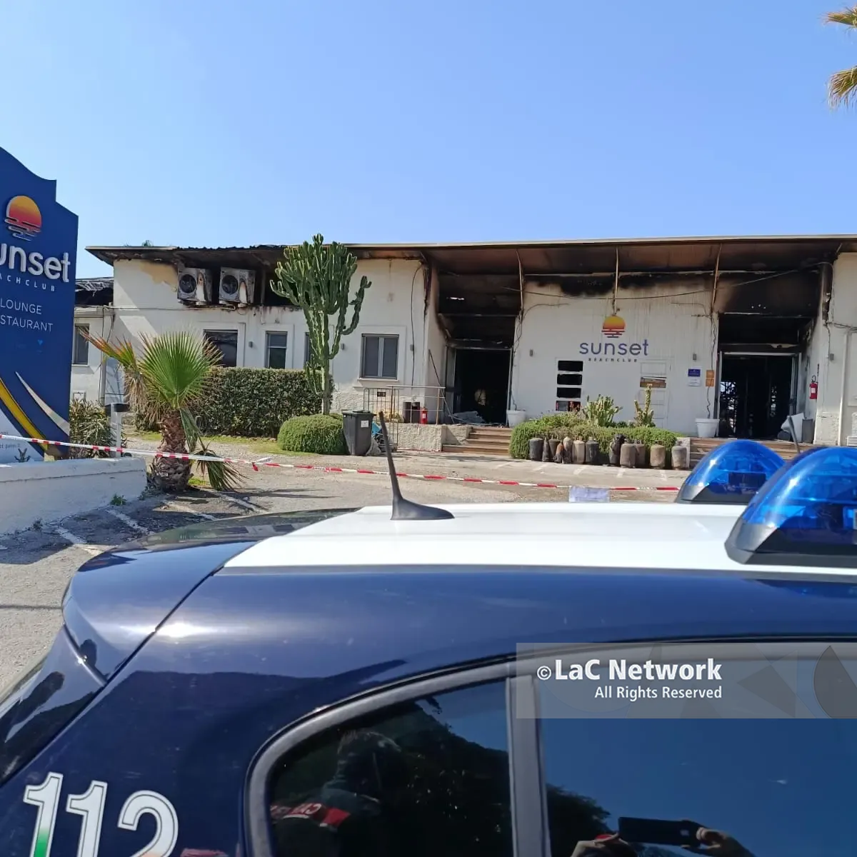 Incendio al Sunset di Palmi, un arresto:\u00A0il presunto autore avrebbe agito per ripicca dopo un diverbio con i titolari\n