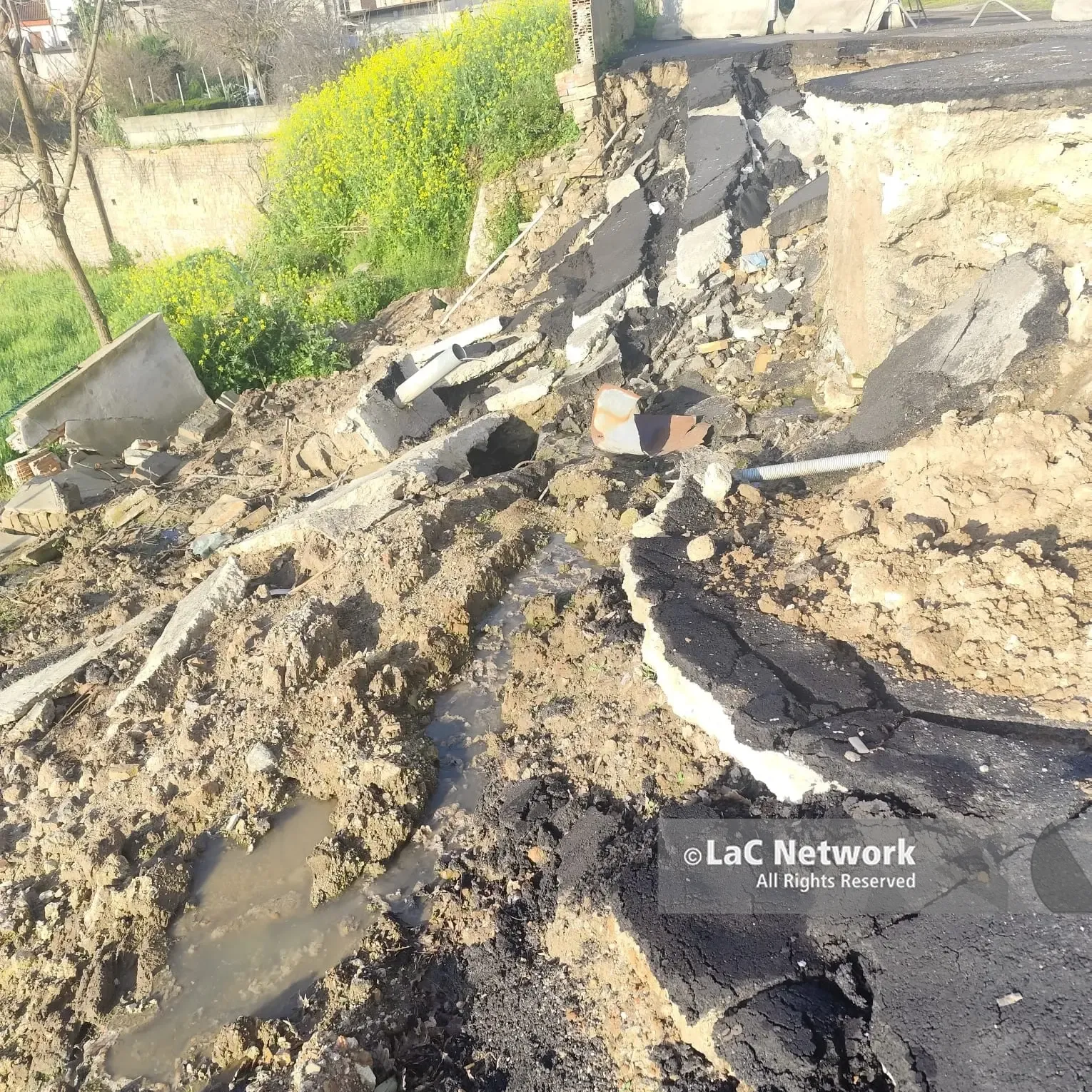 Crollo in via Coltura a Mileto, il sindaco rassicura i cittadini: «Stiamo intervenendo con i provvedimenti dovuti»\n