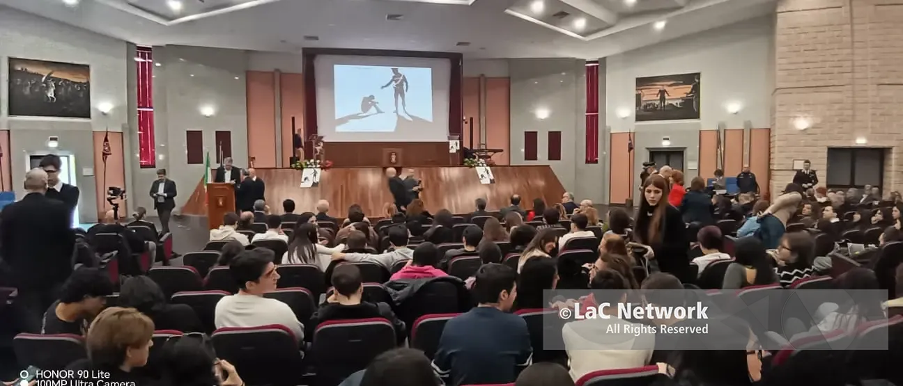 A Reggio Calabria “Il Vaso di Pandora”: CISL e Carabinieri a confronto con i giovani su legalità e rispetto\n