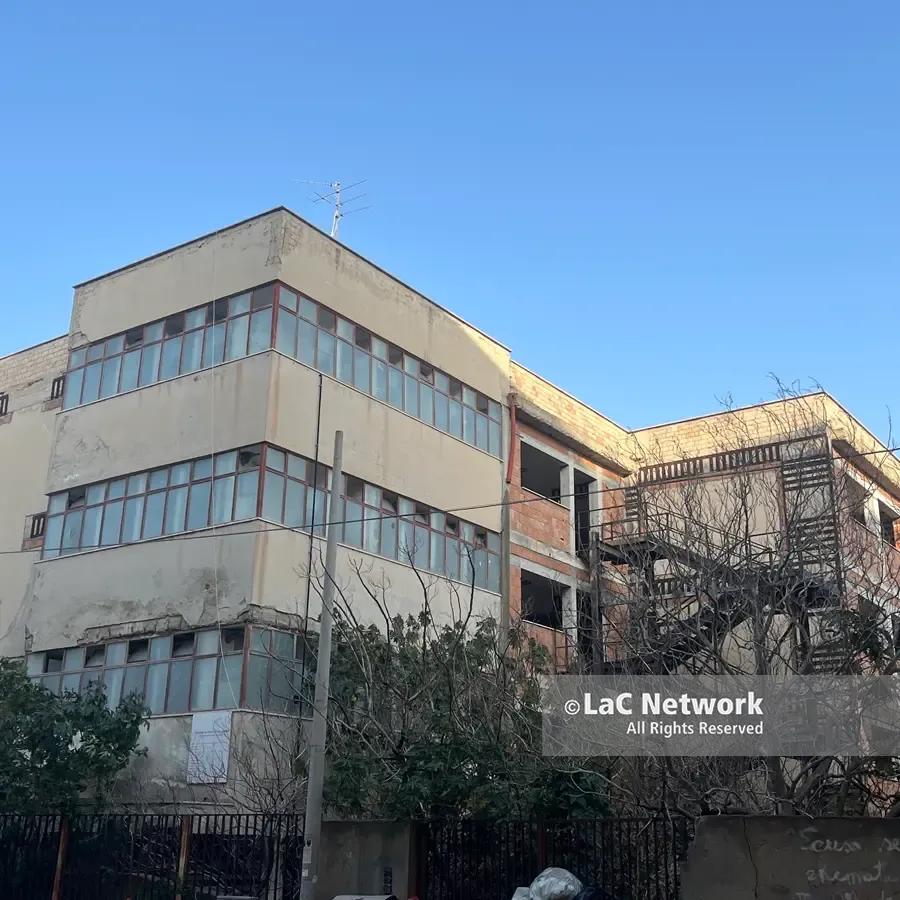 <p>Reggio, l'ex scuola Ugo Foscolo nel degrado: presentato esposto in Prefettura</p>