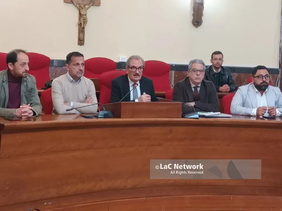 L’Autorità portuale “invita” la Meridionale Petroli a delocalizzare entro 4 anni, il sindaco Romeo: «Vittoria della nostra azione diplomatica»