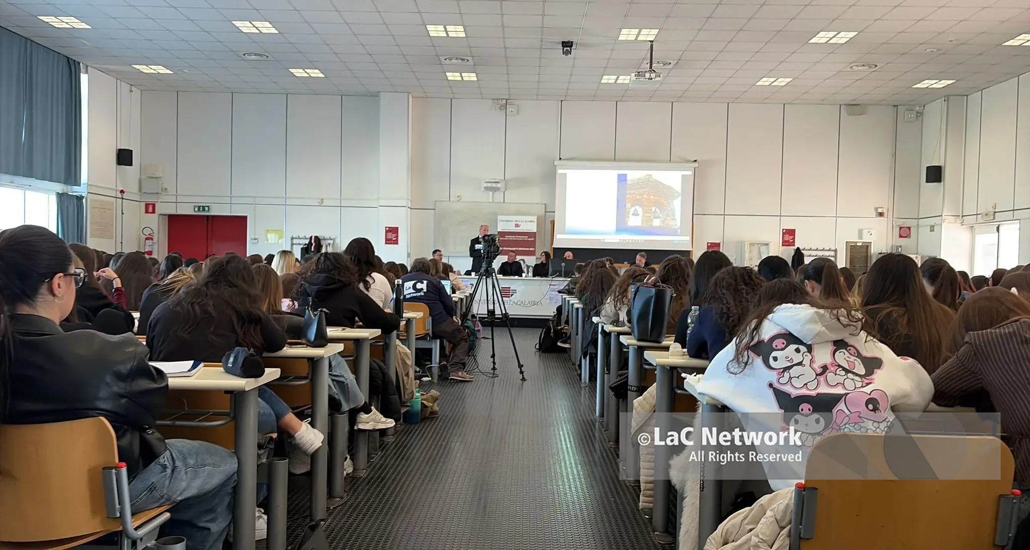 LaC in cattedra all’Unical con Pedagogia dell’Antimafia, l’editore Maduli agli studenti: «Siete già il presente della Calabria»\n