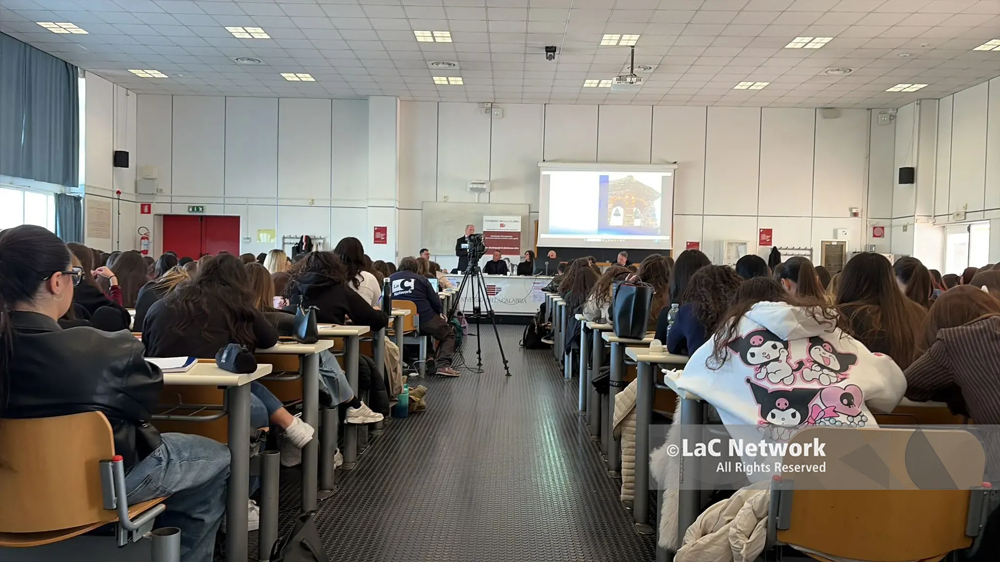 LaC in cattedra all’Unical con Pedagogia dell’Antimafia, l’editore Maduli agli studenti: «Siete già il presente della Calabria»\n