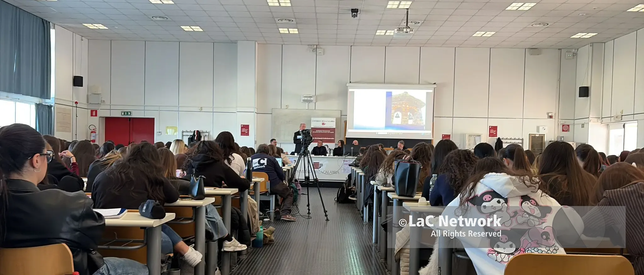 LaC in cattedra all’Unical con Pedagogia dell’Antimafia, l’editore Maduli agli studenti: «Siete già il presente della Calabria»\n