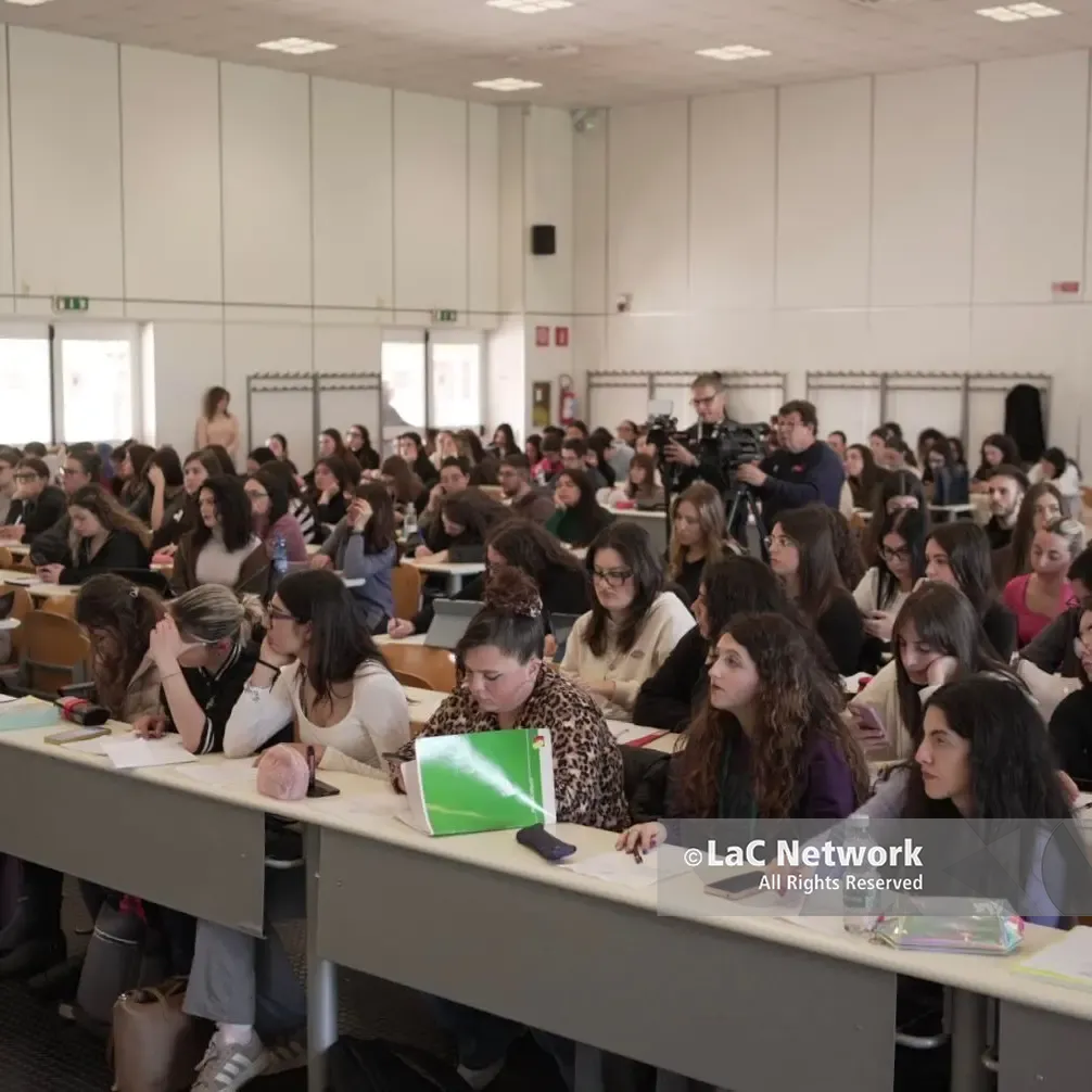 <p>Il peso specifico del sapere: all’Unical 400 sguardi su LaC contro il silenzio di sistema</p>