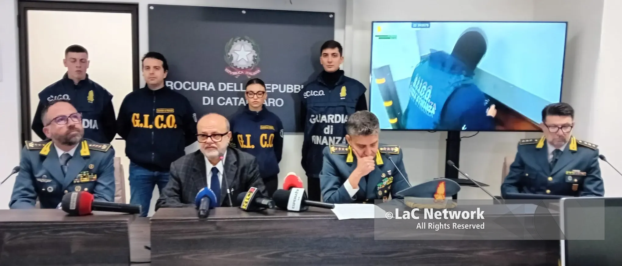 Messaggi criptati, droga e un giro d’affari da 10 milioni di euro.\u00A0Curcio: «I clan si sono evoluti grazie alla tecnologia»\n