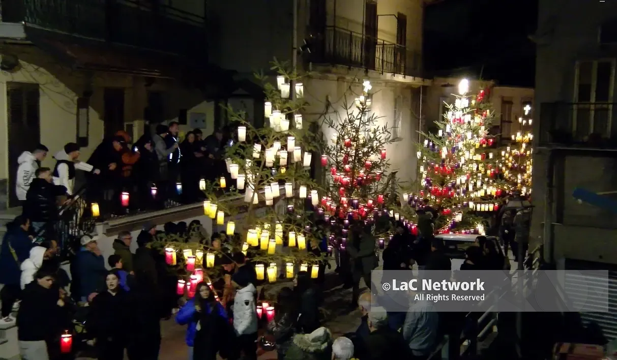 Tutto pronto a\u00A0Davoli per la tradizionale\u00A0Naca del venerdì santo: grande attesa per la\u00A0processione degli abeti\n