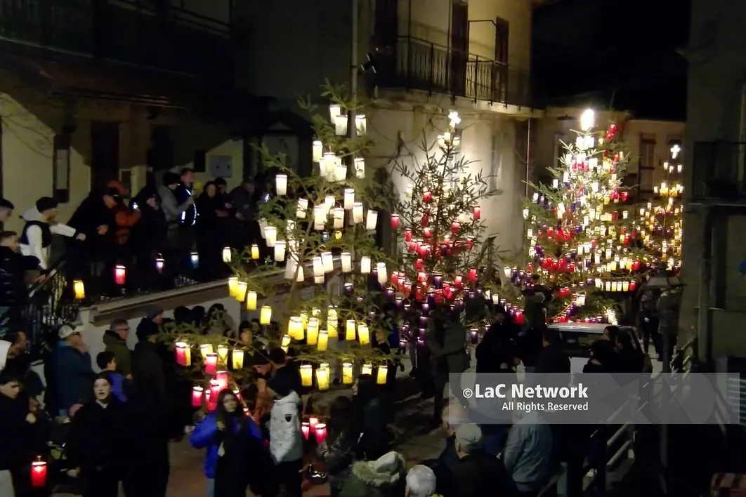 Tutto pronto a\u00A0Davoli per la tradizionale\u00A0Naca del venerdì santo: grande attesa per la\u00A0processione degli abeti\n