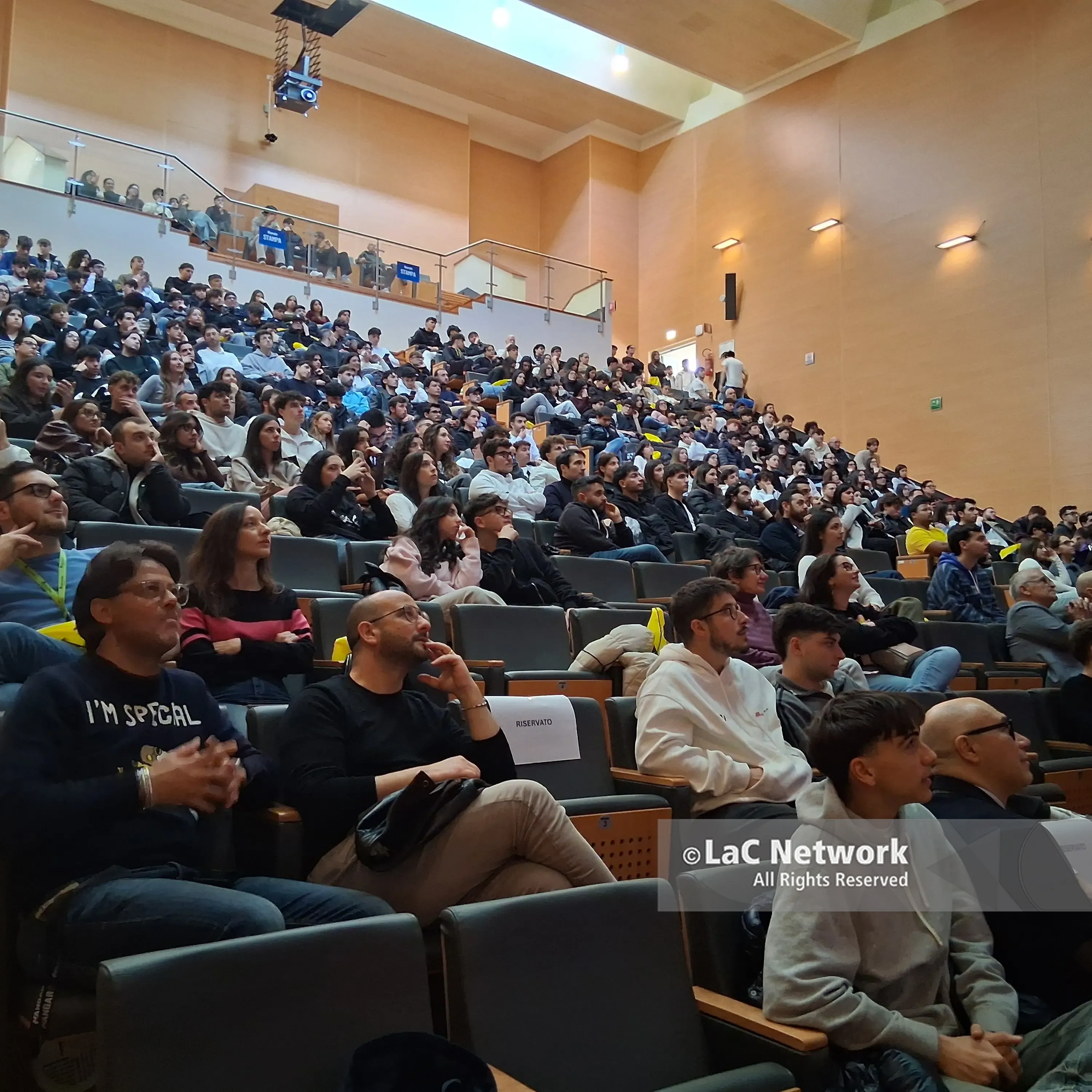 L’arte di inciampare e rialzarsi: il ct della Nazionale di pallavolo maschile Ferdinando De Giorgi incontra gli studenti all'UMG di Catanzaro\n