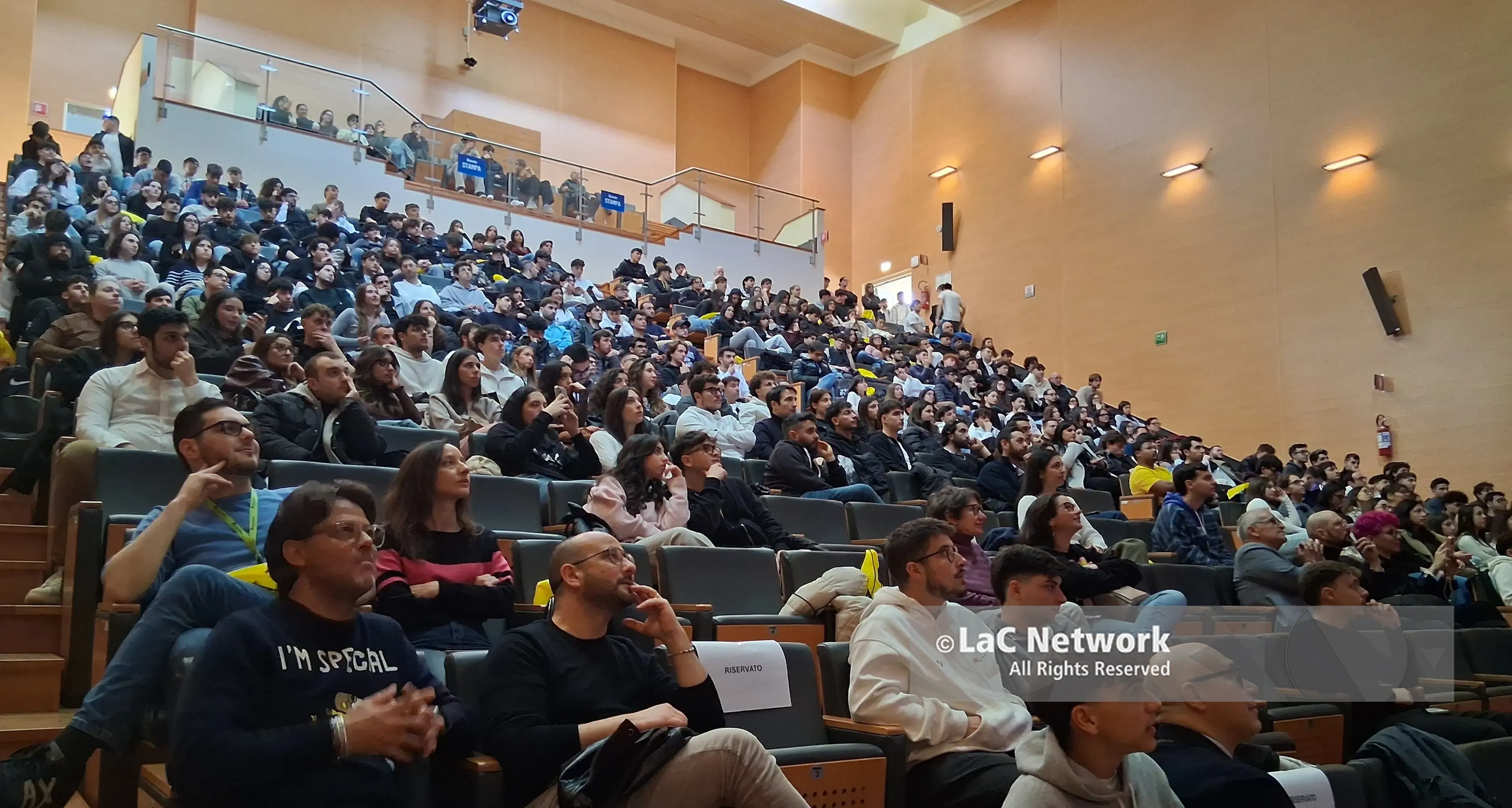 L’arte di inciampare e rialzarsi: il ct della Nazionale di pallavolo maschile Ferdinando De Giorgi incontra gli studenti all'UMG di Catanzaro\n