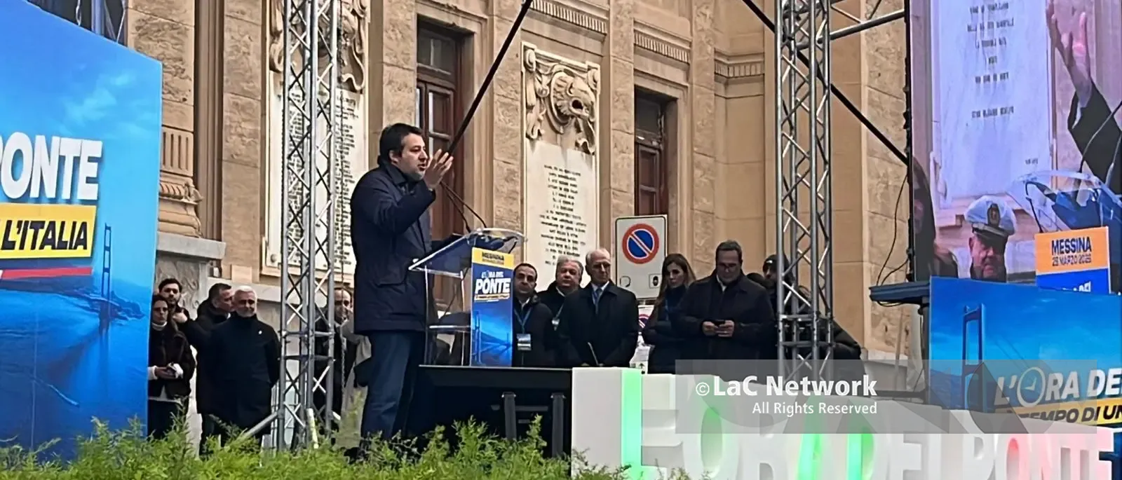 Ponte sullo Stretto, Salvini: «È un segnale di speranza per gli italiani». A Messina la piazza del sì all’opera\n