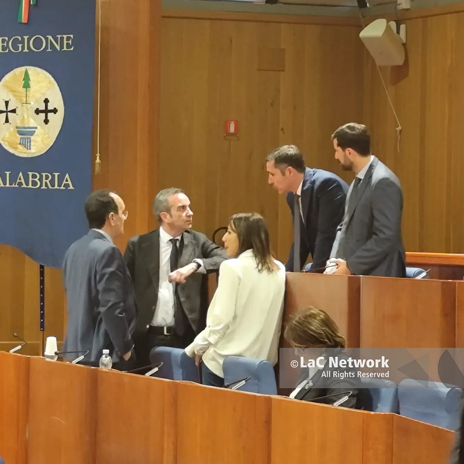 Consiglio regionale tra scontri e bilanci, opposizione all’attacco sui sottosegretari: attesa per il dibattito in aula\n