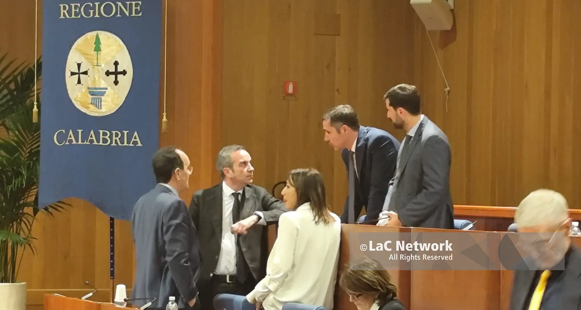 Consiglio regionale tra scontri e bilanci, opposizione all’attacco sui sottosegretari: attesa per il dibattito in aula\n