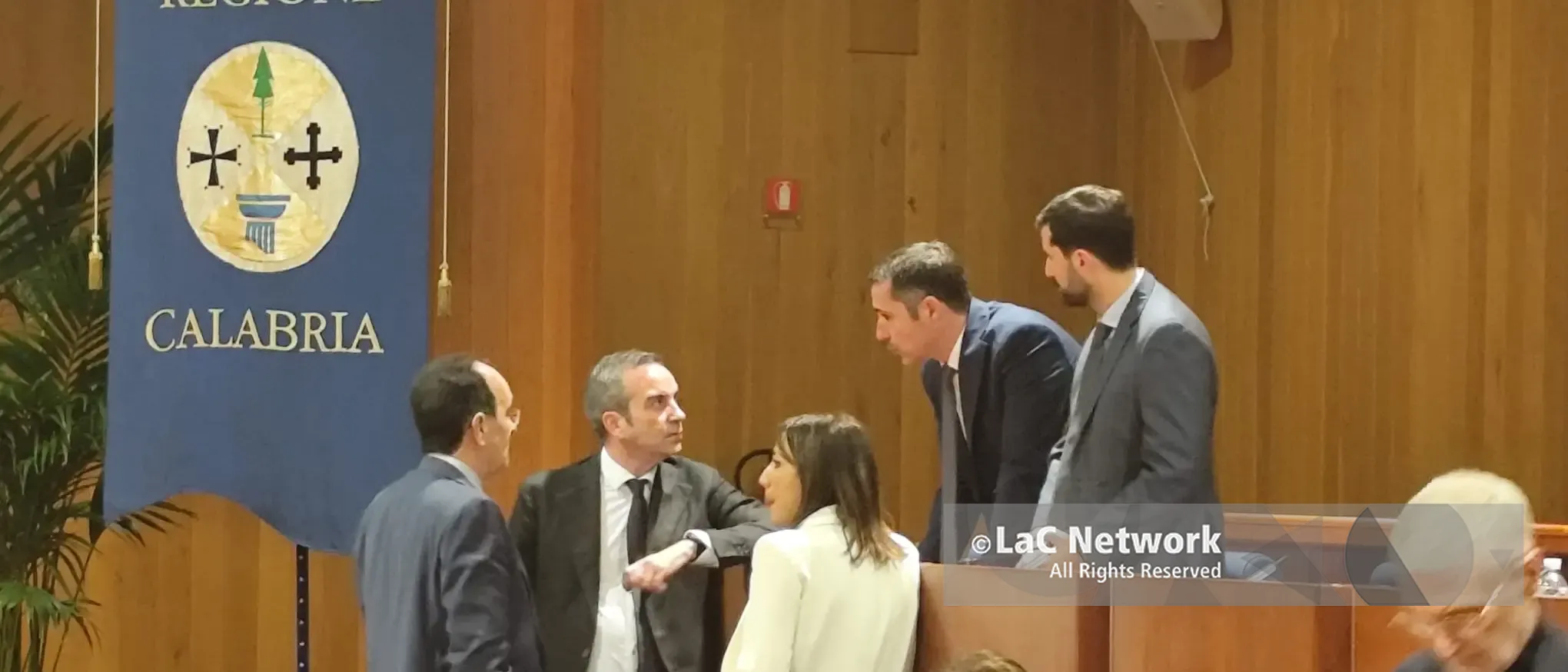 Consiglio regionale tra scontri e bilanci, opposizione all’attacco sui sottosegretari: attesa per il dibattito in aula\n