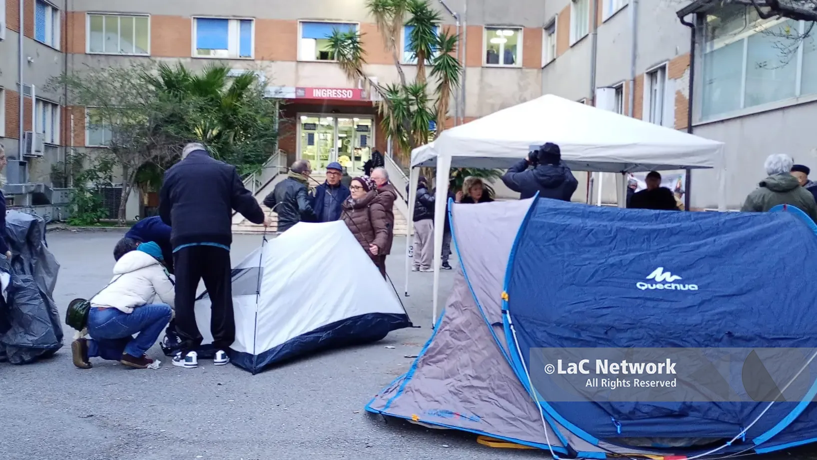 Protestano in 2400 per la sanità,\u00A0l’Asp di\u00A0Reggio li denuncia per calunnia e avvisa: «Rischiate da 2 a 6 anni di carcere»\n