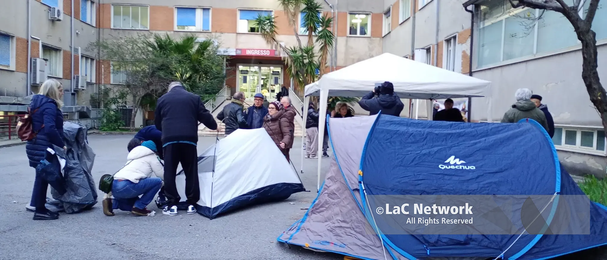 Protestano in 2400 per la sanità,\u00A0l’Asp di\u00A0Reggio li denuncia per calunnia e avvisa: «Rischiate da 2 a 6 anni di carcere»\n