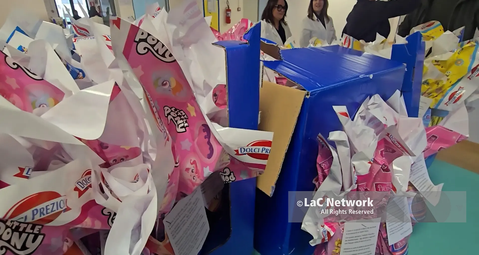 Un sorriso per i piccoli pazienti dell’ambulatorio di Neuropsichiatria di Scalea: consegnate le\u00A0uova di Pasqua\n