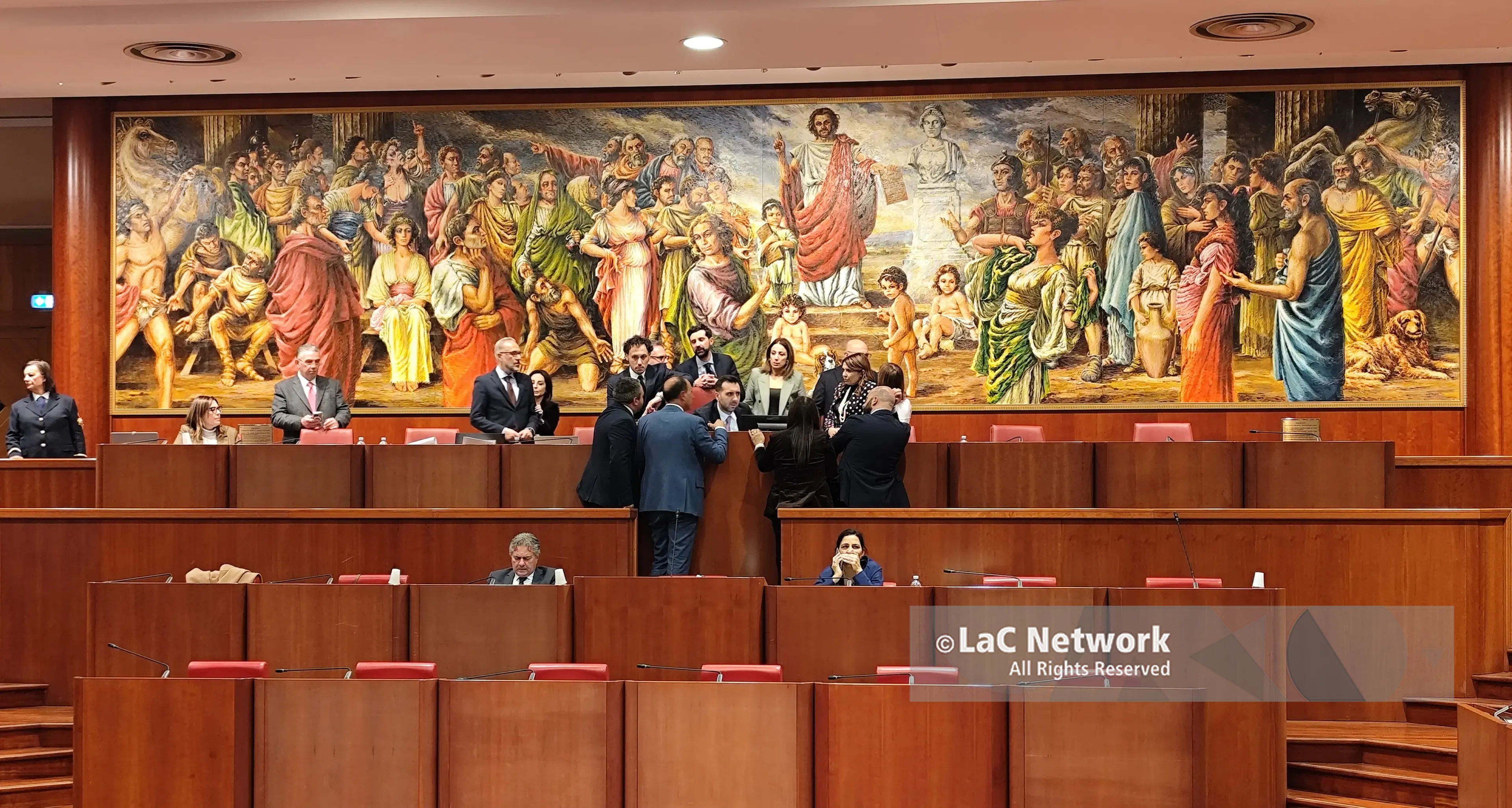 Lotta dura ai sottosegretari da 14mila euro al mese: il centrosinistra punta a cancellare la legge moltiplica-poltrone\n