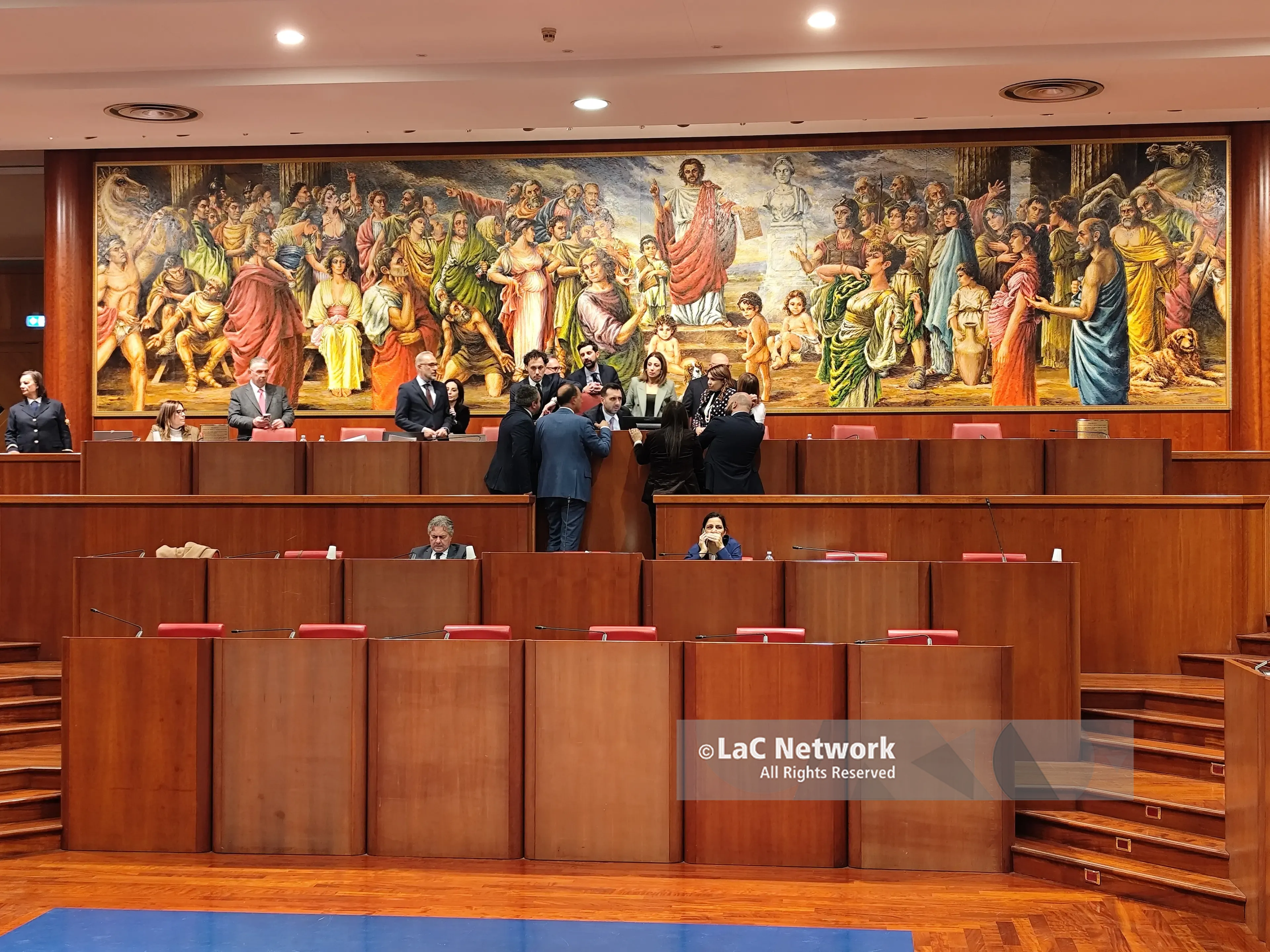 Lotta dura ai sottosegretari da 14mila euro al mese: il centrosinistra punta a cancellare la legge moltiplica-poltrone\n