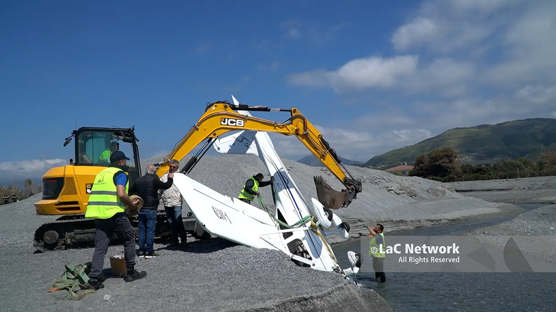 <p>Le manovre del recupero del velivolo</p>\\n