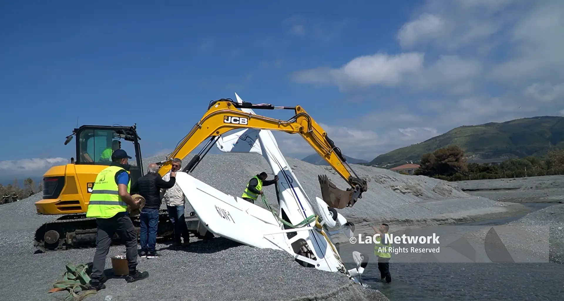 Ultraleggero precipitato a Grisolia, il pilota: «Ho provato a riaccendere i motori, ma non c’è stato niente da fare»\n
