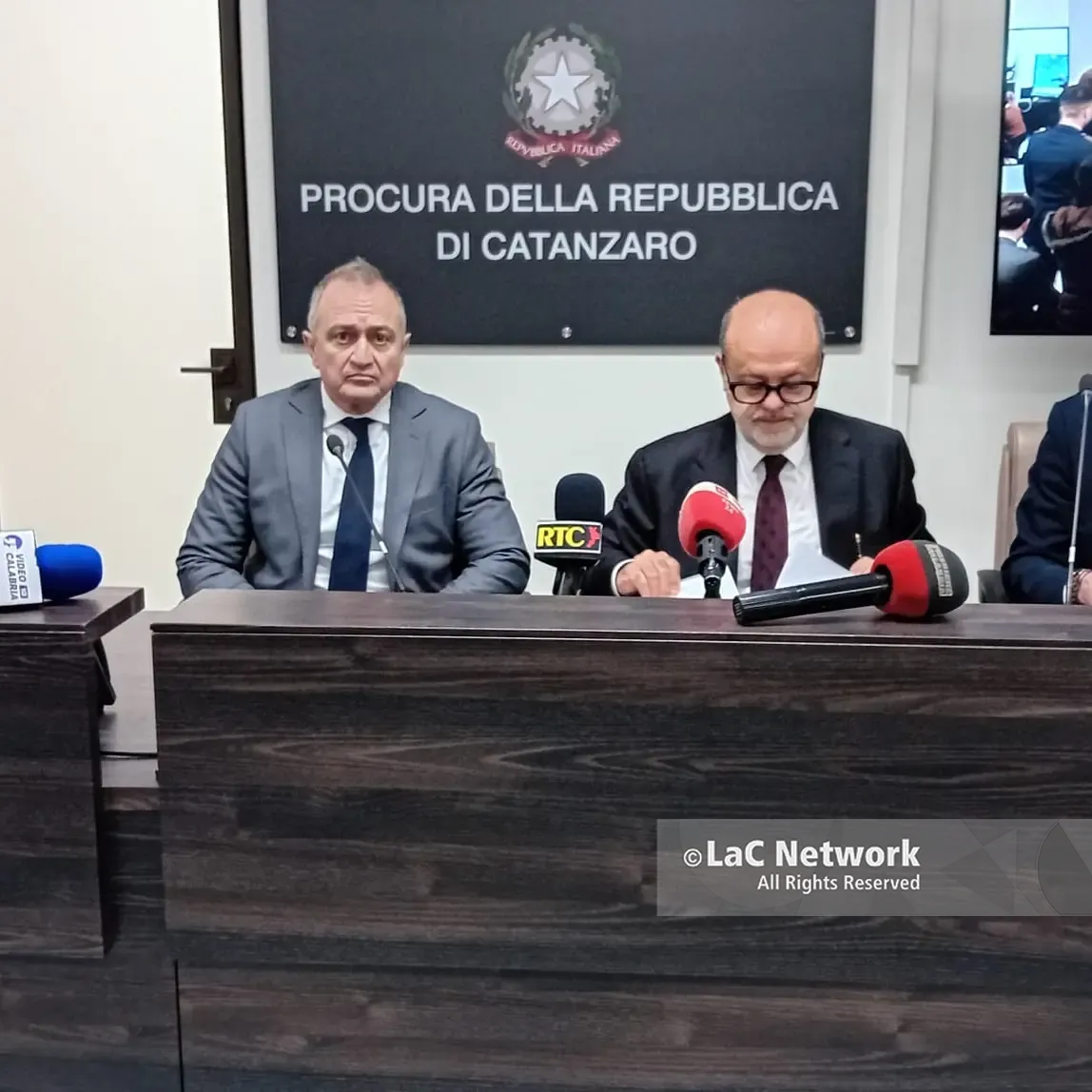 Arresti nel Vibonese, il narcotraffico gestito via messaggi. Curcio: «Nelle Serre\u00A0‘ndrangheta sanguinaria e pericolosa»\n