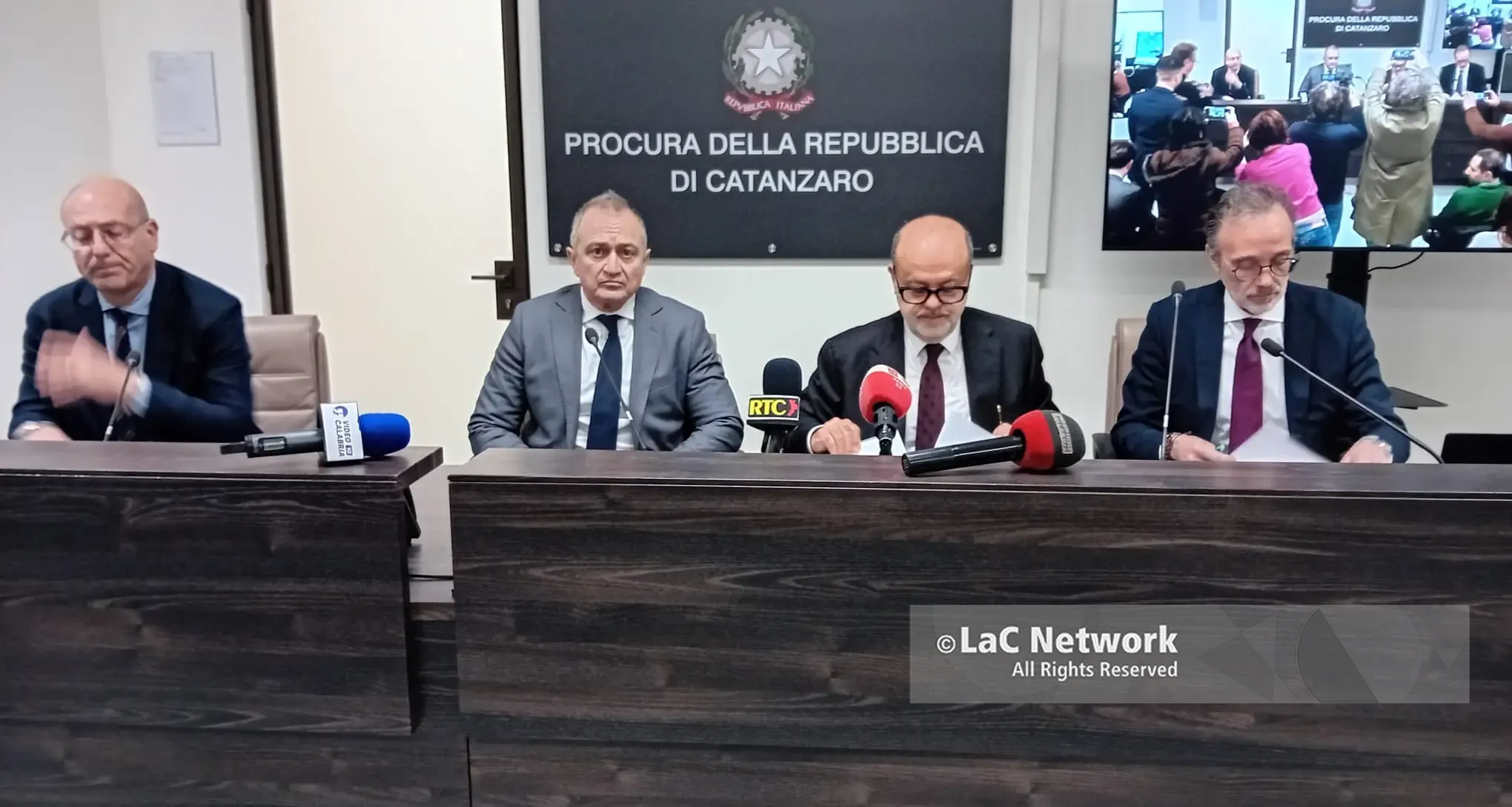 <p>Arresti nel Vibonese, il narcotraffico gestito via messaggi. Curcio: «Nelle Serre <span style=\"color:hsl(0, 75%, 60%);\">‘ndrangheta sanguinaria</span> e pericolosa»</p>