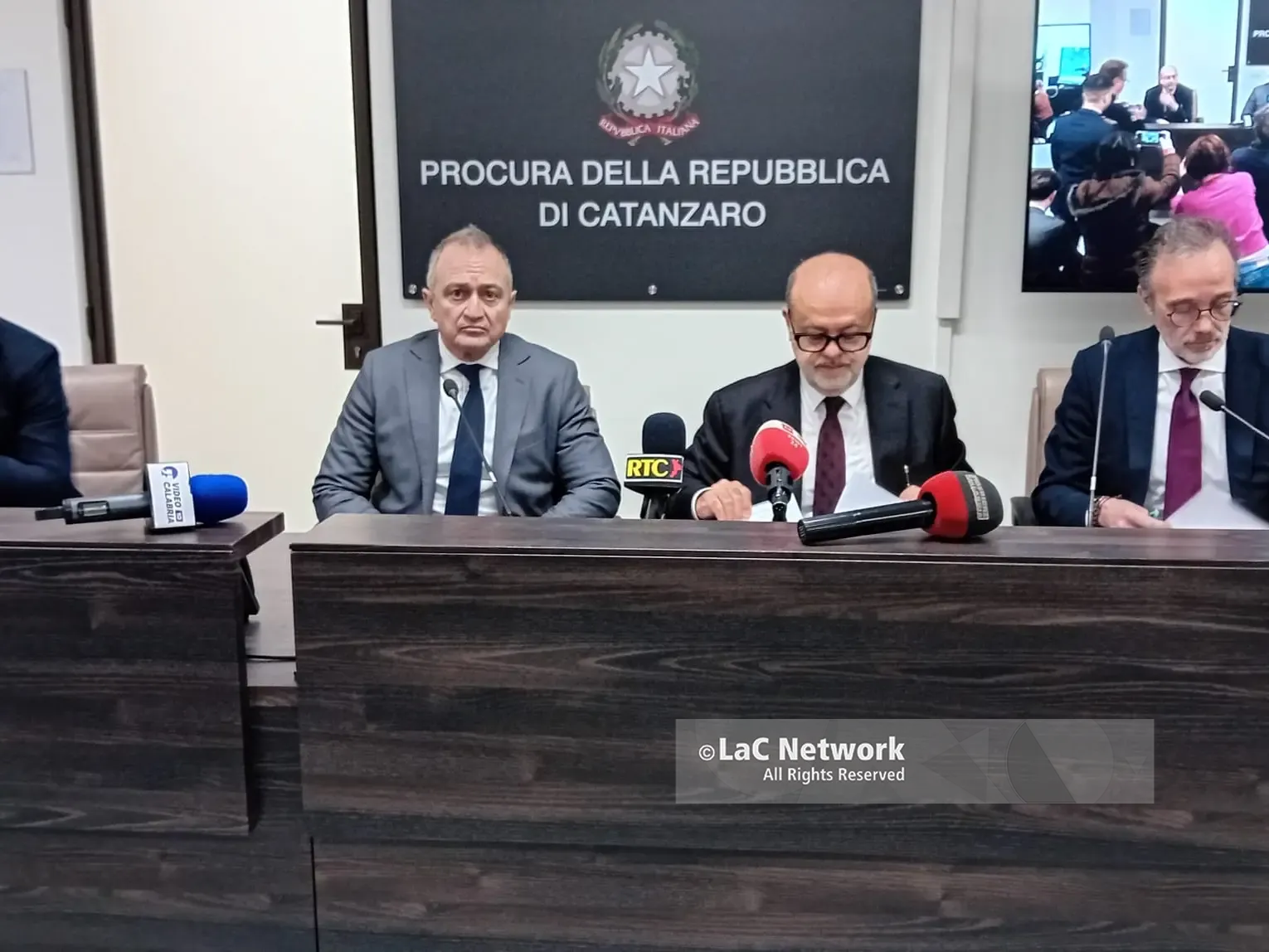 Blitz contro la ‘ndrangheta nel Vibonese, il procuratore Curcio: «Gruppo radicato e violento, nelle Serre si usano ancora le armi»