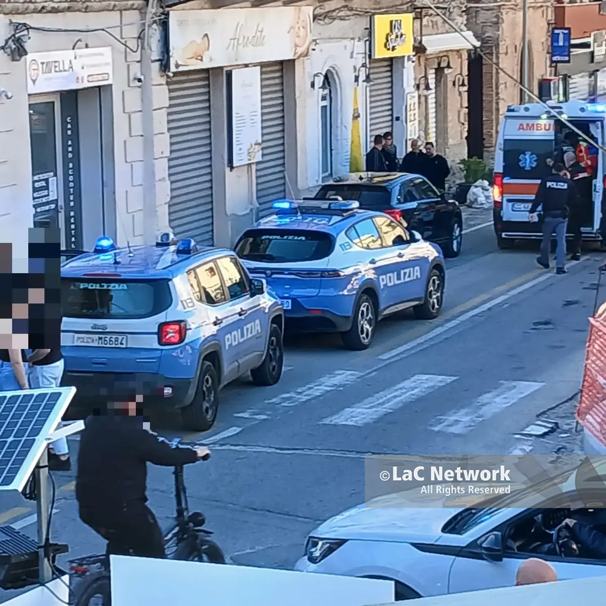 Terrore a Tropea, sparatoria in pieno giorno: lite al bar, un uomo ferito. Si costituisce il presunto autore\n