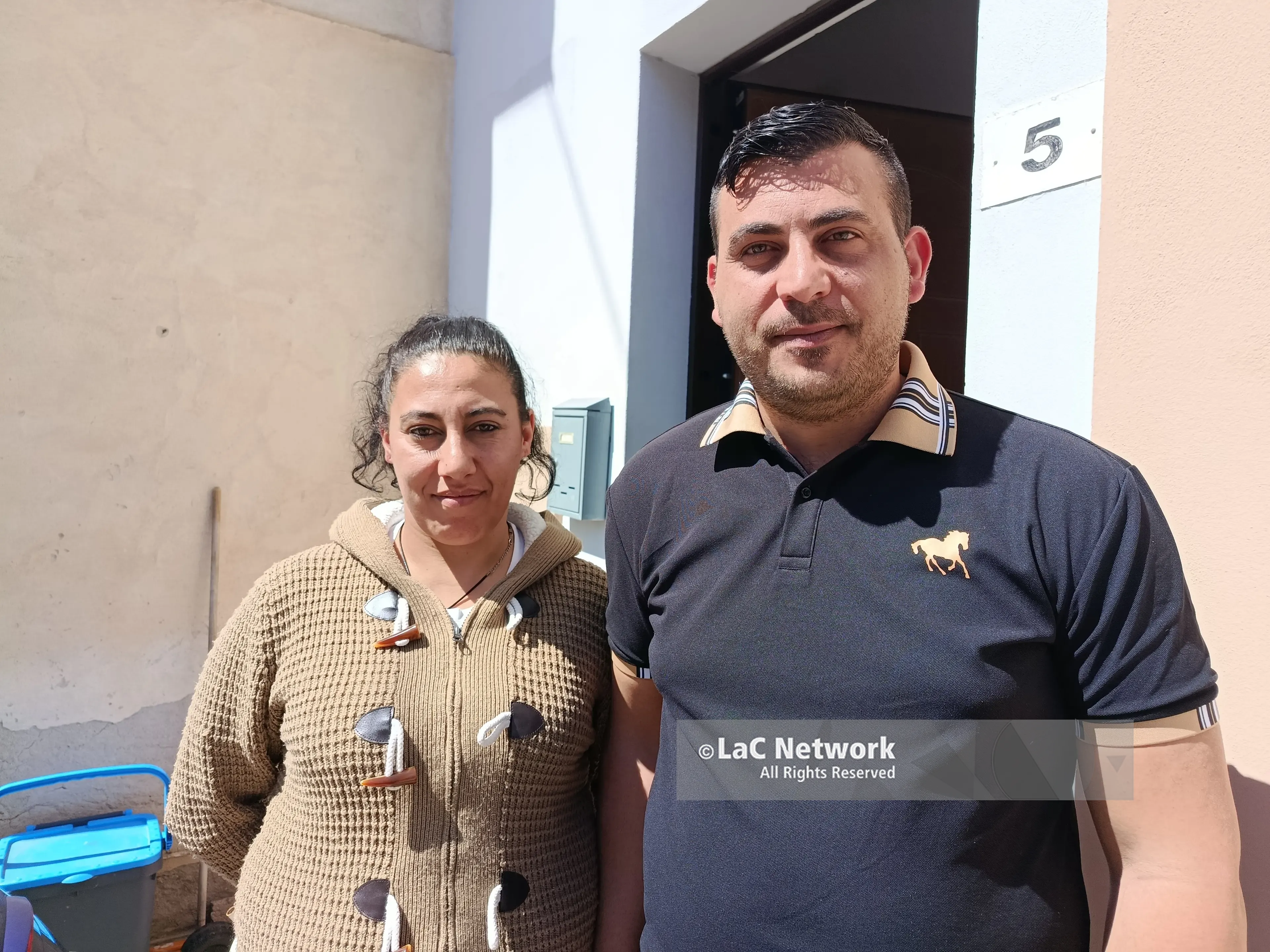 Ricadi, tre piani con la figlia disabile in braccio ma la famiglia che occupa la casa destinata a Chiara dice No\n