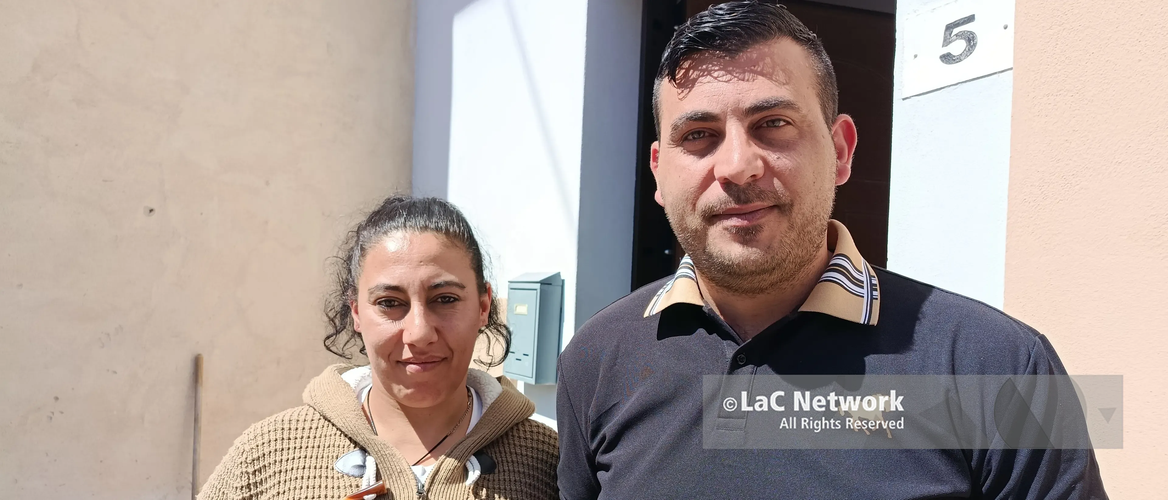 Ricadi, tre piani con la figlia disabile in braccio ma la famiglia che occupa la casa destinata a Chiara dice No\n