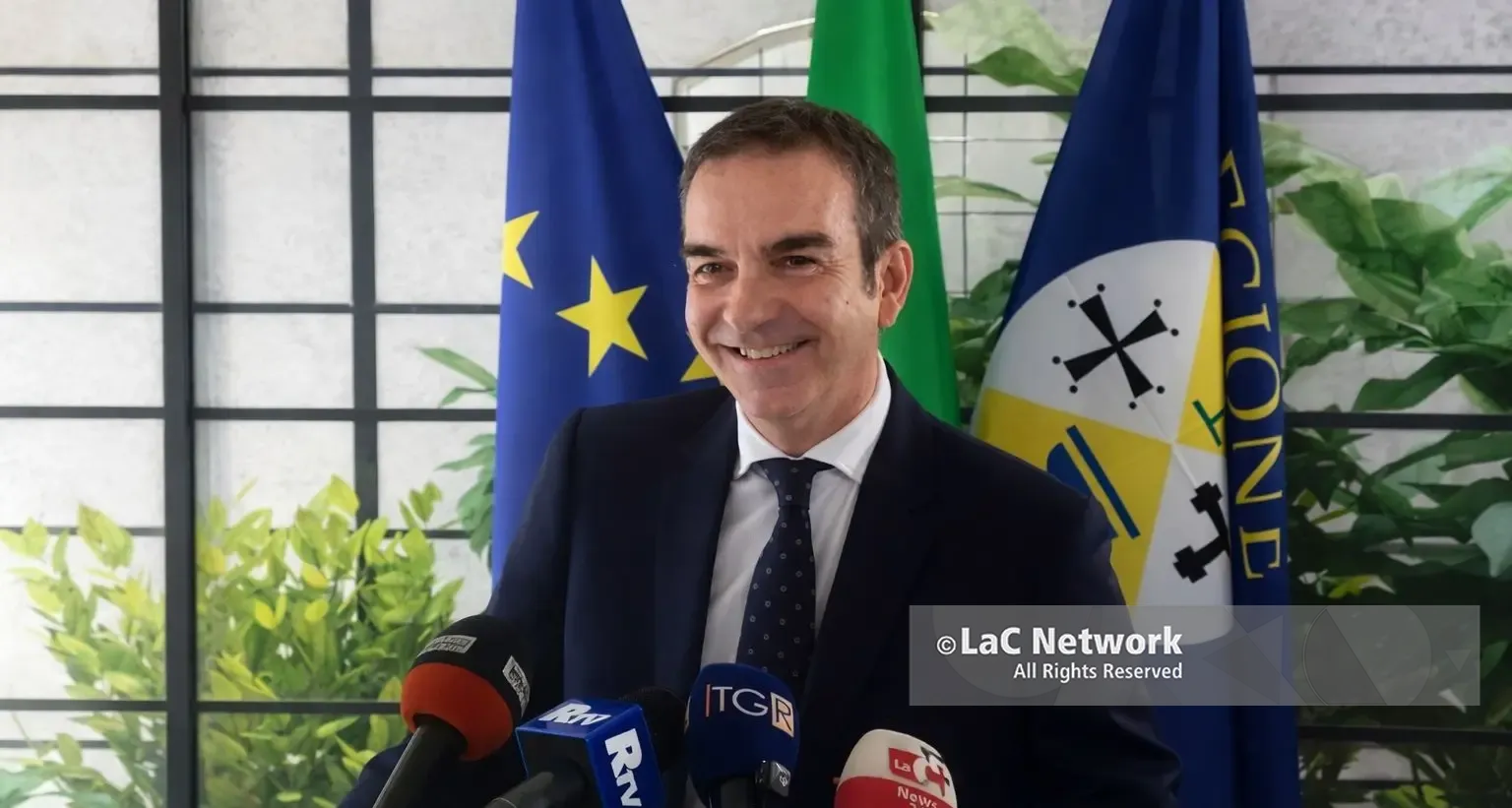 «Ho detto sì all’autonomia differenziata per ottenere qualcosa», Occhiuto festeggia\u00A0ma nega lo scambio per uscire dal commissariamento\n