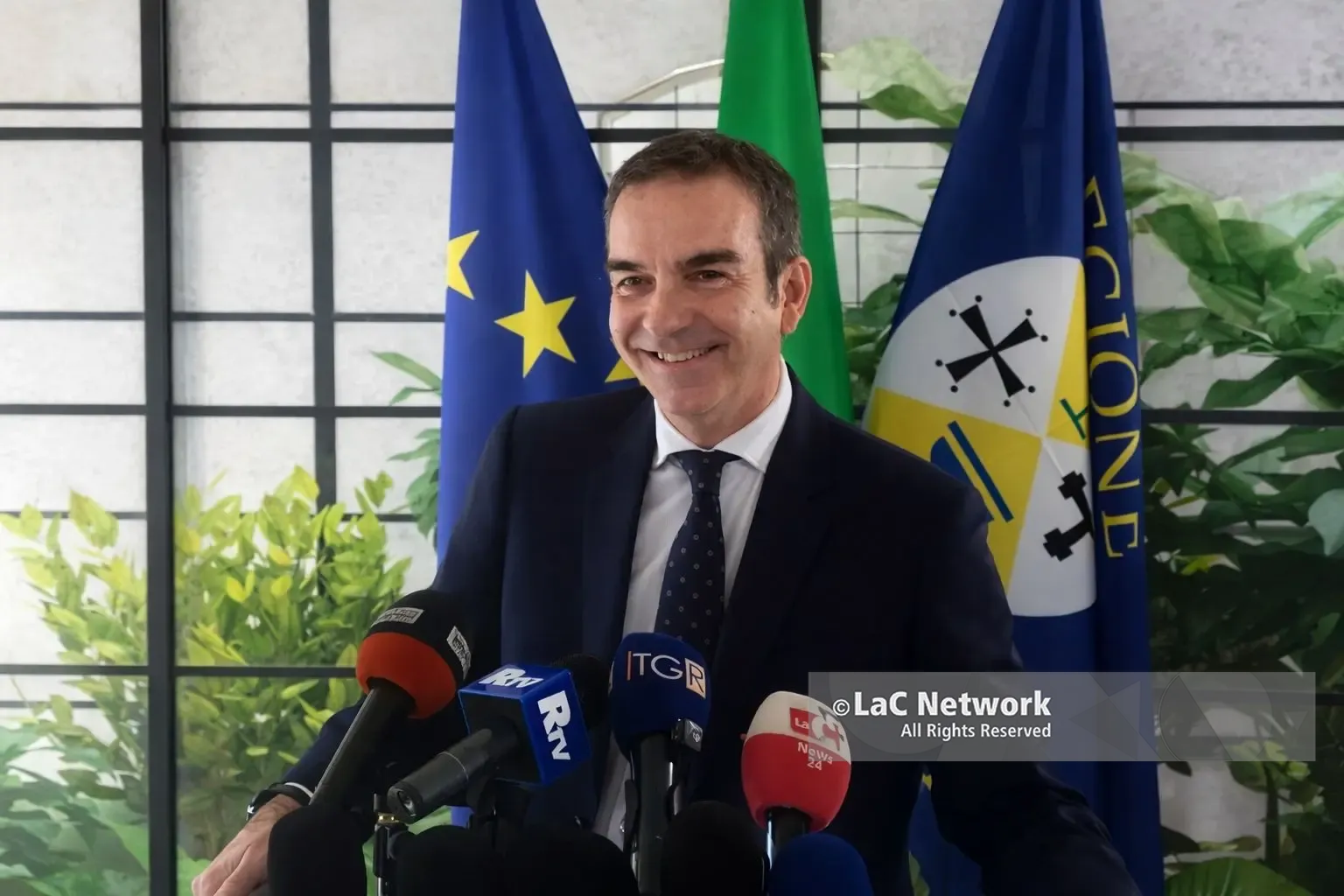 «Ho detto sì all’autonomia differenziata per ottenere qualcosa», Occhiuto festeggia\u00A0ma nega lo scambio per uscire dal commissariamento\n