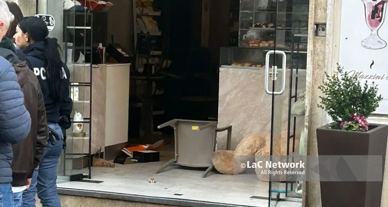 Furto con scasso nel cuore di Cosenza, colpito un bar su Corso Mazzini\n