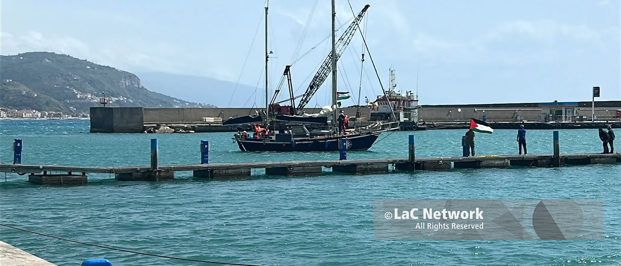 La Flotilla a Cetraro, arrivata al porto la prima imbarcazione battente bandiera palestinese\n