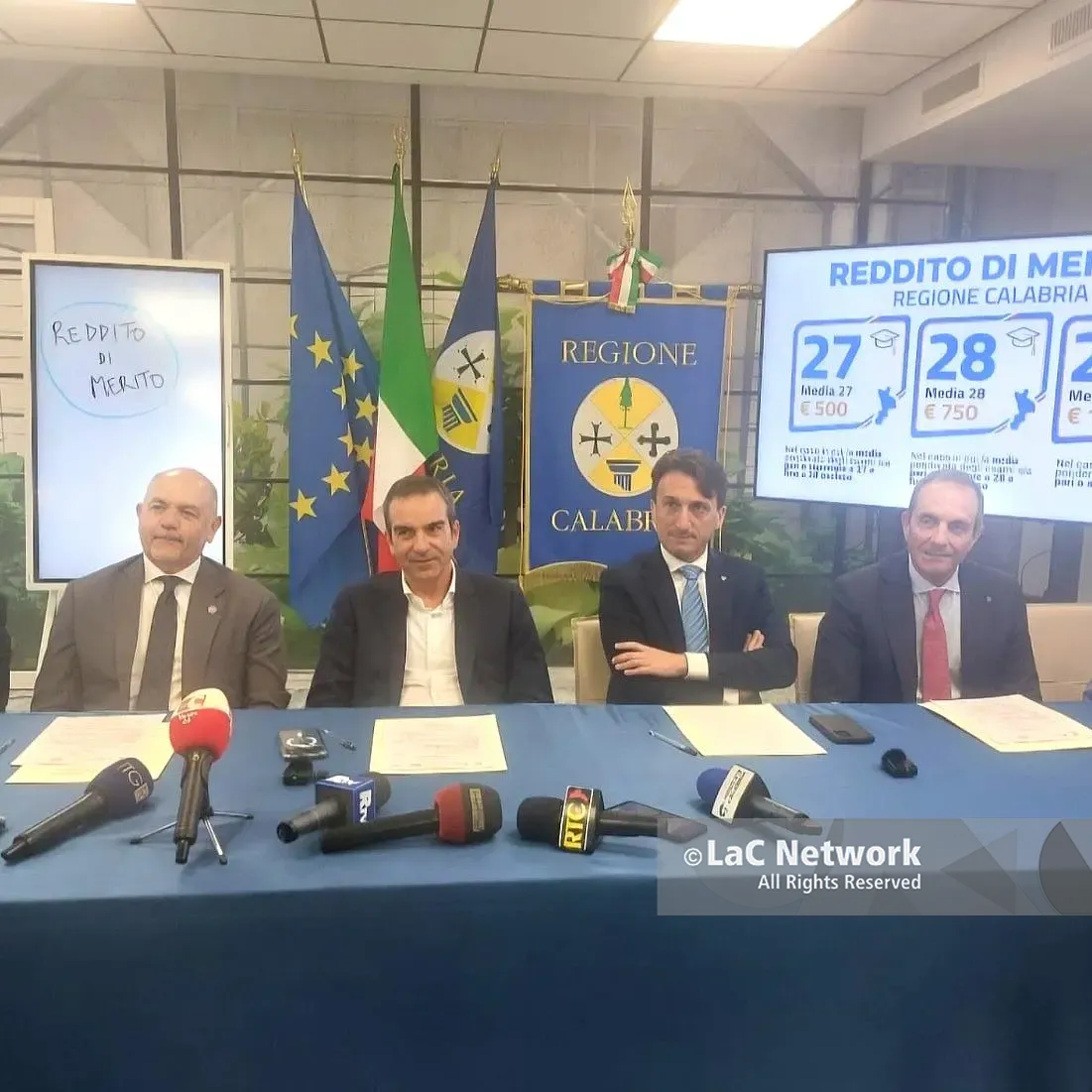 <p>Reddito di merito, contributi da 500 a 1000 euro per gli studenti universitari calabresi: ecco chi ne avrà diritto</p>