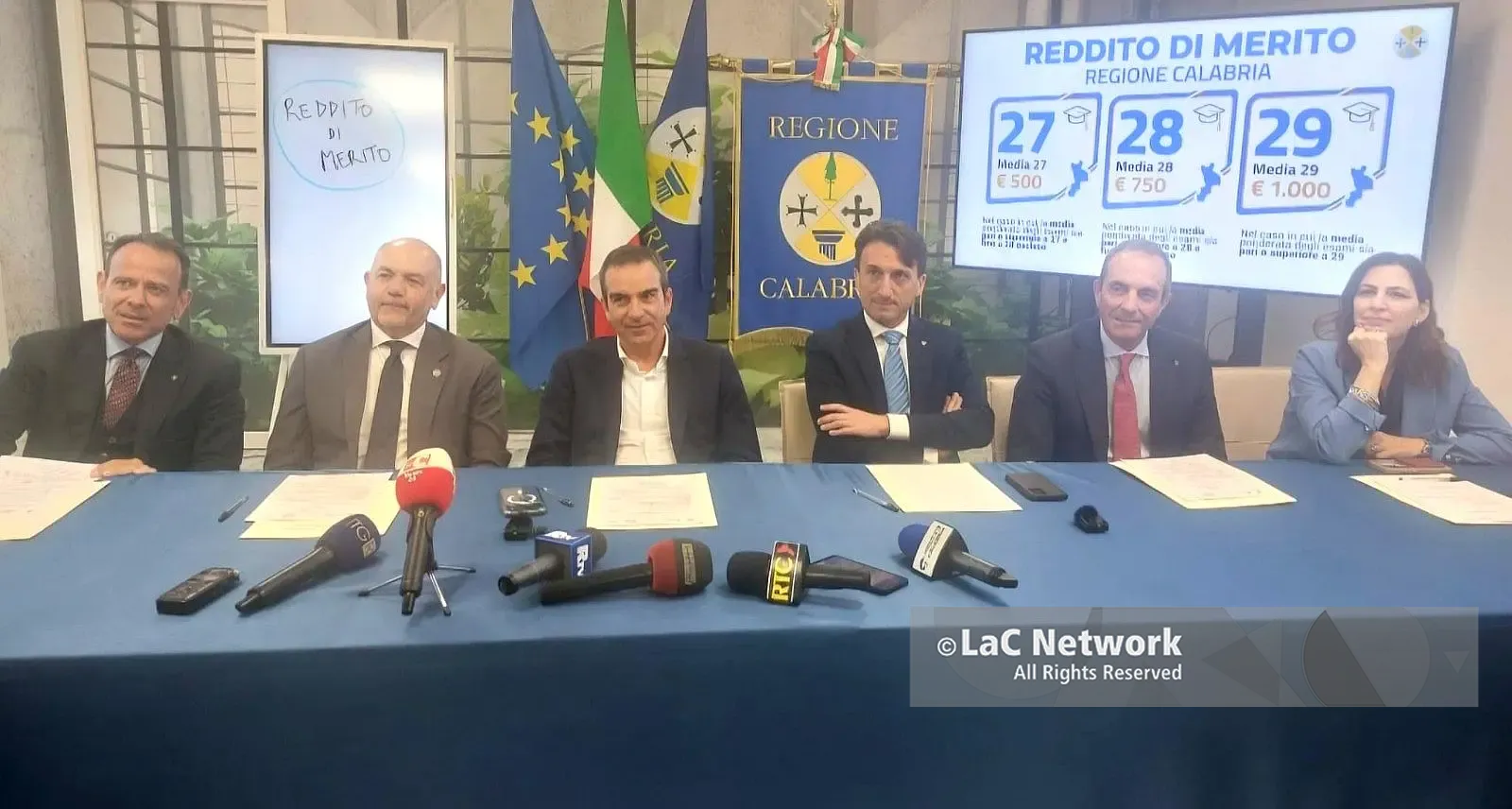 Reddito di merito,\u00A015 milioni di euro all’anno per premiare i migliori universitari calabresi: contributi da 500 a 1000 euro\n