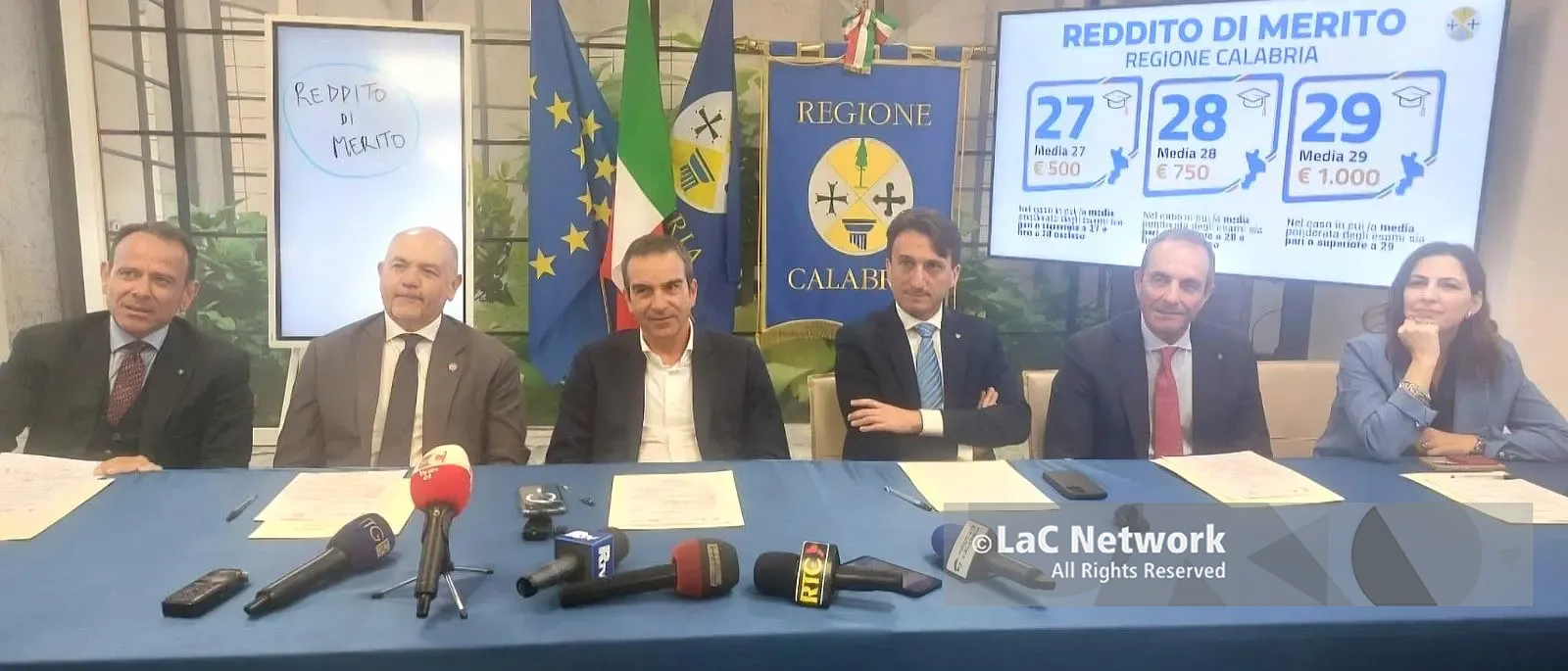 Reddito di merito,\u00A015 milioni di euro all’anno per premiare i migliori universitari calabresi: contributi da 500 a 1000 euro\n