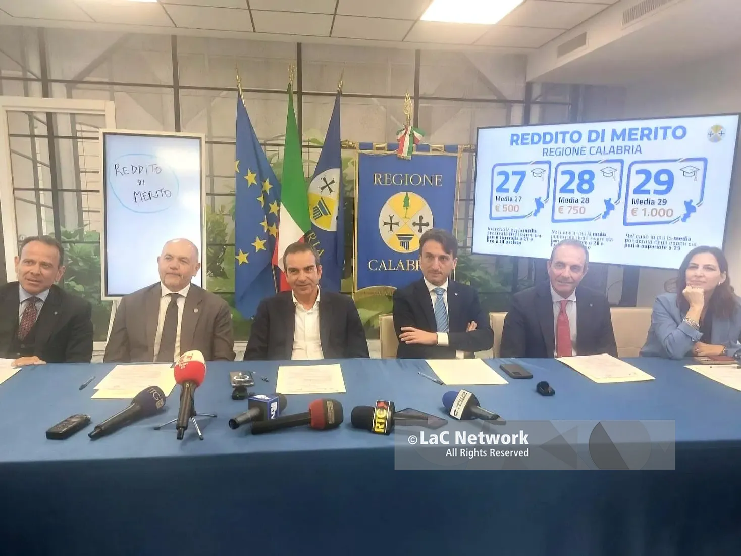 Reddito di merito, 15 milioni di euro all’anno per premiare i migliori universitari calabresi: contributi da 500 a 1000 euro