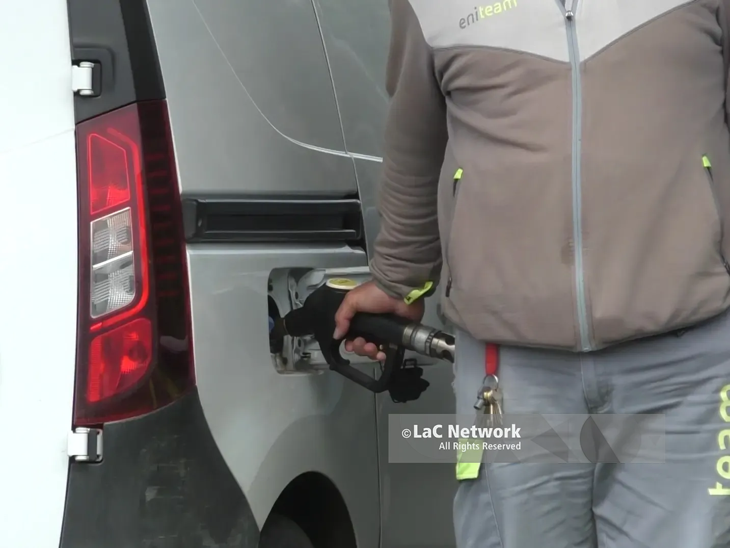 Sciopero autotrasporti e allarme carburanti: «Scorte garantite, ma rischio psicosi e corsa ai rifornimenti»